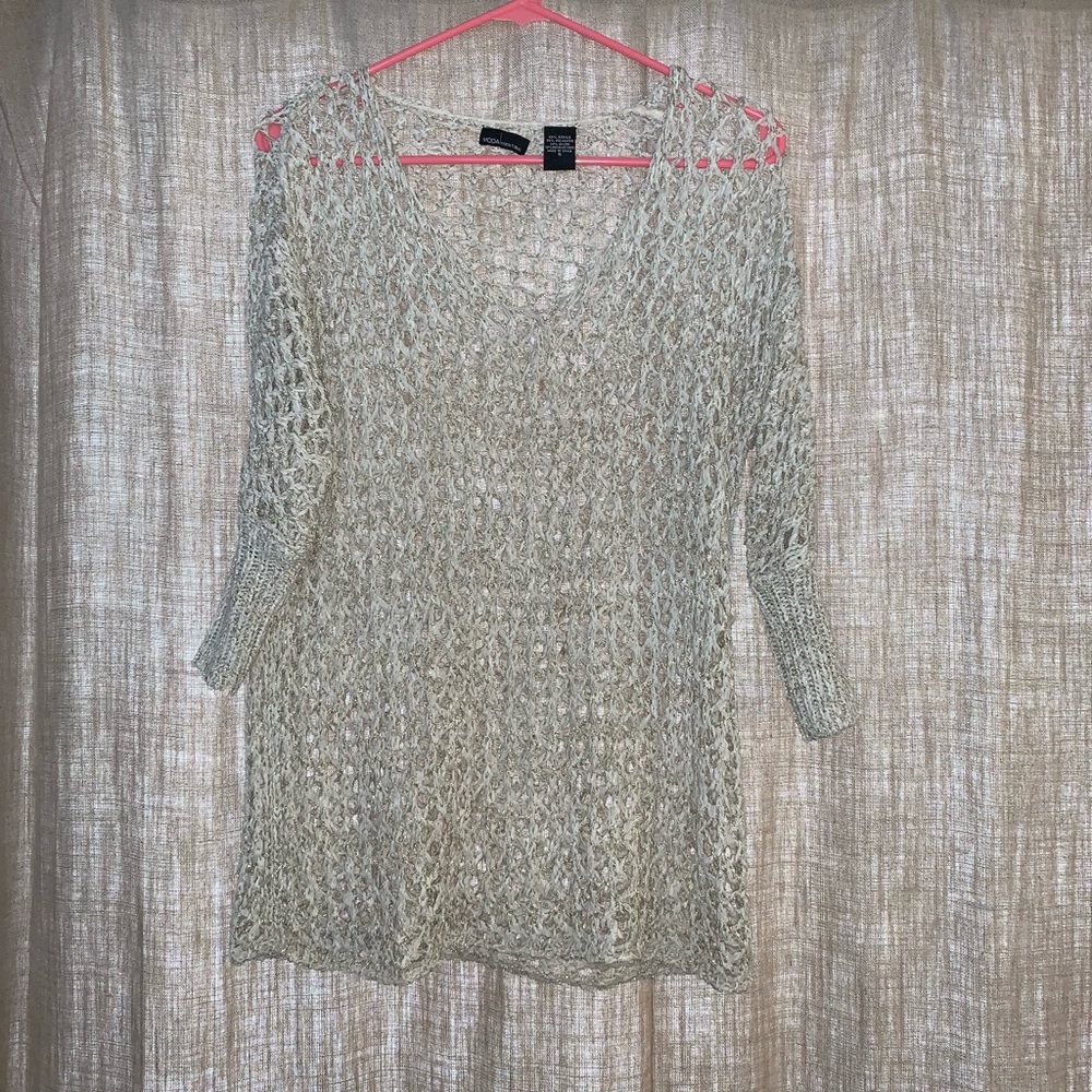 Beautiful long sleeve shirt with gold accents